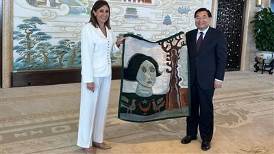 وزيرة الثقافة تناقش مع نظيرها الصيني التعاون بمجالات الصناعات الإبداعية وصون التراث 