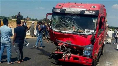 مصرع شخص و9 آخرين في انقلاب سيارة محملة بالعمالة الزراعية بالبحيرة .. صور