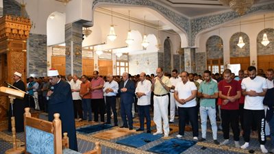 محافظ جنوب سيناء يؤدي صلاة الغائب على ضحايا زلزال المغرب وإعصار ليبيا