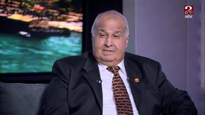 خبير عسكري يشيد بدعم الجيش المصري للأشقاء الليبيين جوا وبحرا (فيديو)