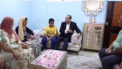 مواطن من بني سويف للسيسي: إنت اللي حييت الدولة (شاهد) 