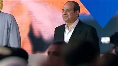  السيسي وأهالي بني سويف يقفون دقيقة حدادًا على أروح ضحايا ليبيا (شاهد) 