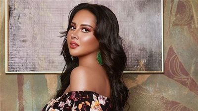 أسرة الفستان الأبيض تحتفل بعيد ميلاد ياسمين رئيس 