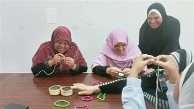 ورشة اشغال يدوية لعمل اكسسوارات ببيت ثقافة المنيرة بالوادي الجديد