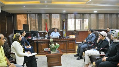 محافظ الغرببة يجتمع بوفد أعضاء المبادرة الوطنية لتطوير الصناعة