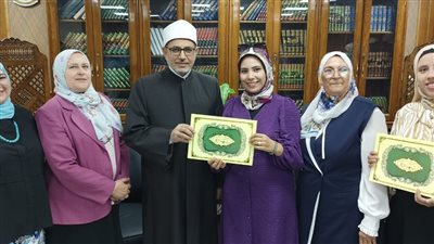 رئيس جامعة الأزهر يكرم الخريجات المتميزات في كلية التمريض 