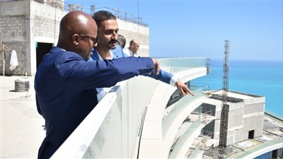 مستشار نائب رئيس جمهورية جنوب أفريقيا يزور مدينة العلمين الجديدة 