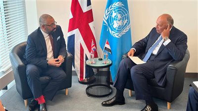 وزير الخارجية ونظيره البريطاني يستعرضان مستجدات الملفات الإقليمية والدولية