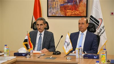 محافظ الغربية ورئيس جهاز التعمير يناقشان الموقف التنفيذي لحياة كريمة 