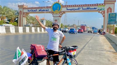 محمد المصري ينطلق من بسيون إلى مكة بالعجلة.. صور