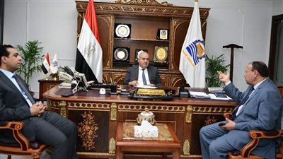 محافظ قنا يطالب شيخ الأزهر بانشاء فرع للجامعة بقنا