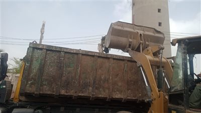 حملة نظافة حي شرق أسيوط تنجح في رفع 250 طنا من المخلفات