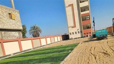 استعدادا للعام الدراسى... حملة لتسوية وتمهيد الطرق بالسلامية في نجع حمادي