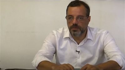 لبناني يعيد تدوير السترات الجلدية لمنتجات أخرى