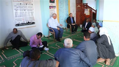 محافظ الوادي الجديد يعقد لقاءََ مع أهالي قرية الزيات بمركز بلاط 