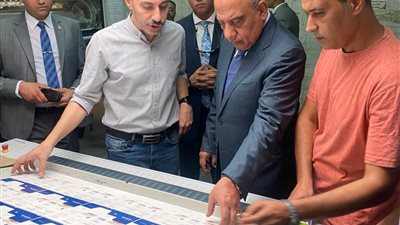 وزير قطاع الأعمال العام يتفقد مصانع شركة العبوات والمستلزمات الطبية