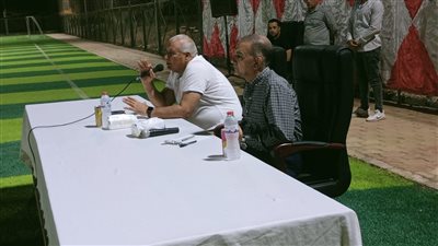 محافظ الوادي الجديد يعقد لقاءً جماهيريًا في مركز شباب موط بالداخلة