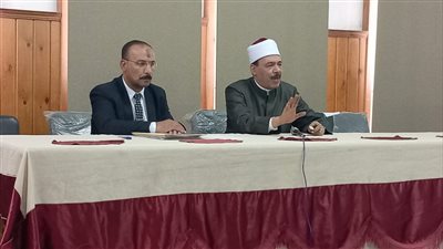 رئيس منطقة سوهاج الأزهرية يلتقي موجهي طما وطهطا لمناقشة استعدادات العام الدراسي