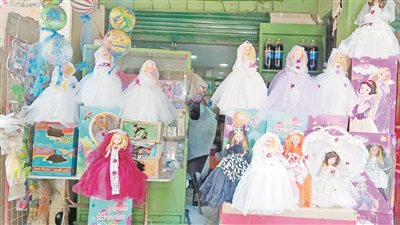 عروس المولد النبوى.. من الحلاوة لــ«دمية» بلاستيك