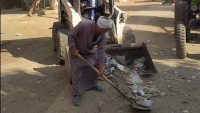 حملة لرفع المخلفات وتنظيف محيط مدارس أسيوط 