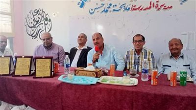 مدير تعليم نجع حمادي يشهد تكريم 3 من معلمي الشهيدة ميار الإعدادية 