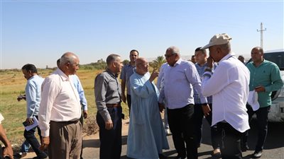 محافظ الوادي الجديد يتفقّد أعمال توسعة طريق الدهوس القلمون