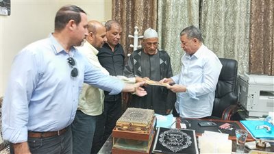 تسليم  9  عقود تقنين أراضي أملاك الدولة بالقوصية