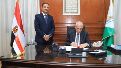 محافظ الجيزة يعتمد حركة مديري ووكلاء الإدارات التعليمية
