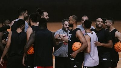 الأهلي بالزي الأصفر أمام إجنايت الأمريكي بمونديال السلة