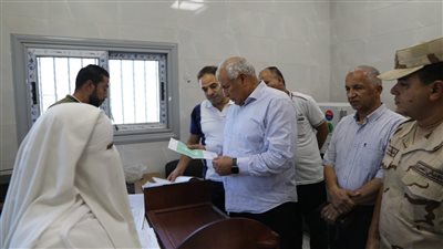 محافظ الوادي الجديد يتفقّد مشروعات 