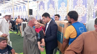 مؤسسة حياة كريمة توزع كراسي لذوي الهمم وصناديق مواد غذائية ضمن مبادرة خطى بالاسماعيلية