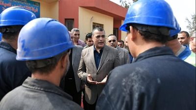 وزير الدولة للإنتاج الحربي في زيارة مفاجئة لشركة هليوبوليس للصناعات الكيماوية