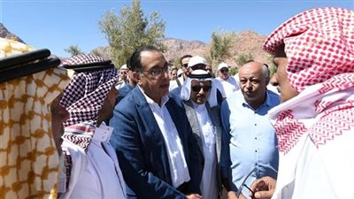 رئيس الوزراء يلتقي حفيد الشيخ مسمح المشارك في جمع وثائق طابا