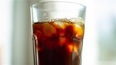 التخلي عن الصودا يساعد على فقدان الدهون الزائدة.. طبيبة توضح