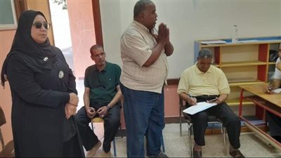 توضيح جوانب المتابعة داخل الفصول باجتماع قطاع برديس التعليمي بالبلينا