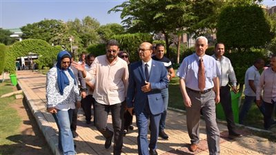 رئيس جامعة أسيوط يتفقد أعمال التطوير بنادي الجامعة لمتابعة 