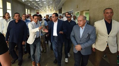 رئيس الوزراء يتفقد منفذ طابا البري
