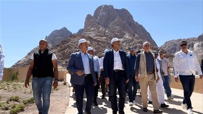 رئيس الوزراء يتفقد مشروع مركز الزوار الجديد بالوادي المقدس بسانت كاترين