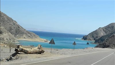 رئيس الوزراء يتفقد طريقي 