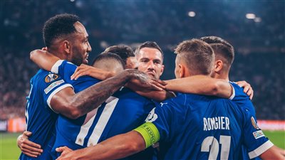 أوباميانج يقود مارسيليا لتعادل مثير مع أياكس في الدوري الأوروبي 