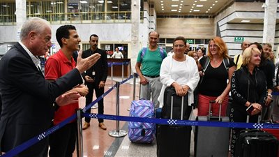 محافظ جنوب سيناء يشيد بمجهودات الدولة لتطوير المزارات السياحية