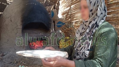 ادي العيش لخبازه| أم يوسف أيقونة الرغيف الفلاحي بريف دهشور.. سر صنعته