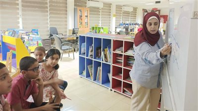 ﻣﻜﺘﺒﺔ ﻣﺼﺮ العامة فرع أﺳﻴﻮط تنظم ورشة تعليم الخط العربي للأطفال