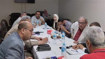 اجتماع مجلس أمناء مستشفى حميات قنا