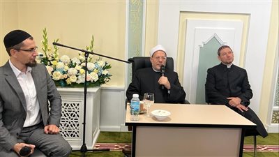 مفتي الجمهورية يلقي محاضرة أمام عُمداء وأساتذة جامعة موسكو الإسلامية 