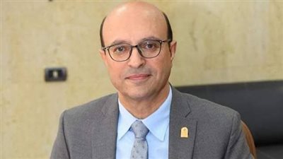 مركز الاستشارات التجارية والإدارية بكلية التجارة بأسيوط يحذر بشأن شهادات الدورات التدريبية