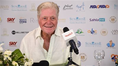 حسين فهمي في 