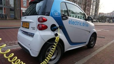 مصانع عالمية تتفاوض لتصنيع السيارات الكهربائية في مصر