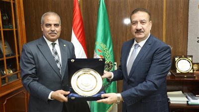   محافظ المنوفية يلتقي نائب رئيس المنظمة العالمية لخريجي الأزهر 