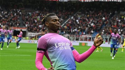 ميلان يفوز بشق الأنفس على هيلاس فيرونا  بالدوري الإيطالي